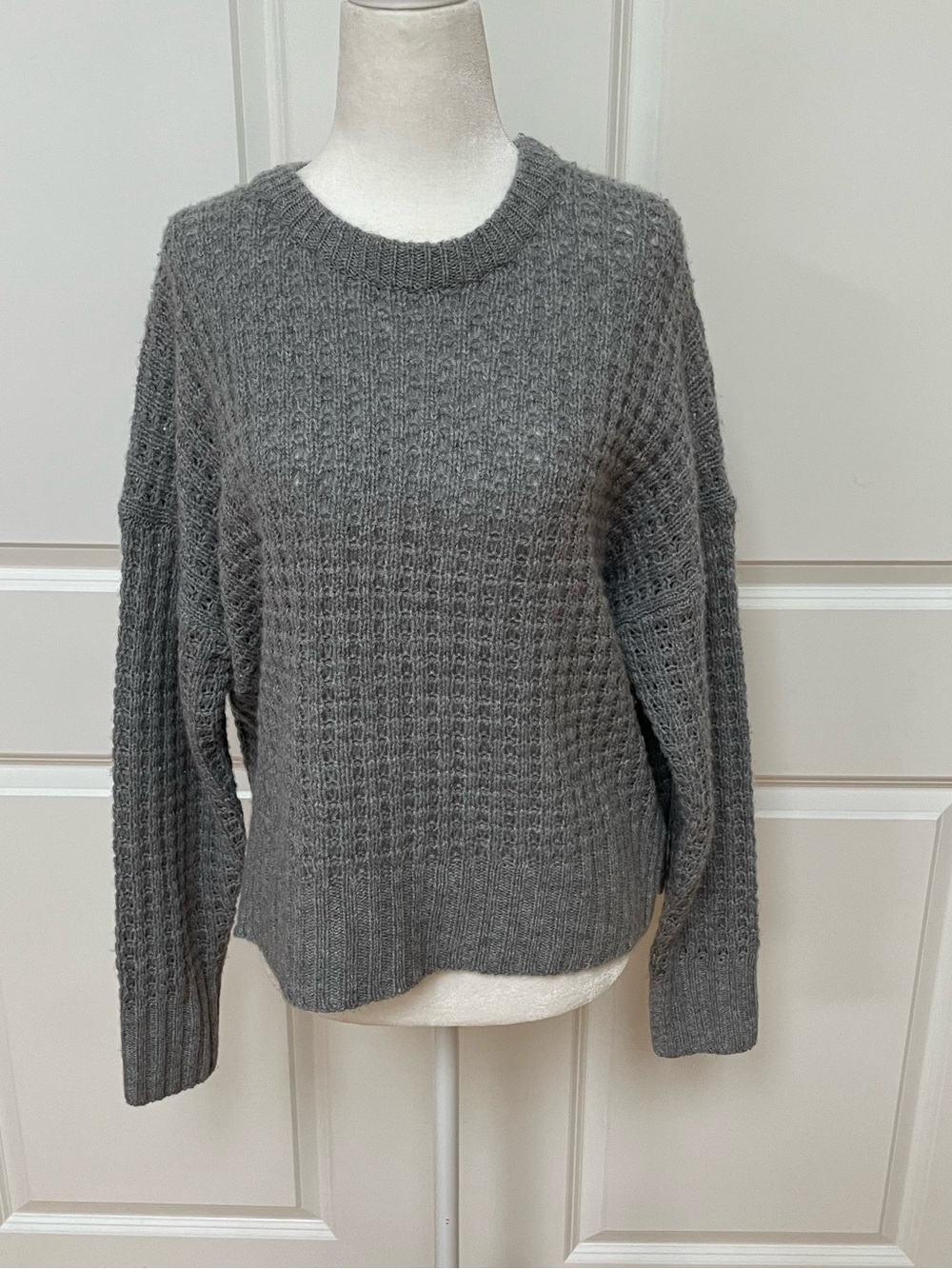 360CASHMERE 100% Cashmere Open Knit Crewneck Sweater Gray Size M NWT